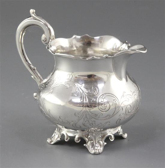 An early Victorian silver cream jug, Height 4”/105mm Width to handle 4 ¾”/120mm Weight: 4.4oz/124grms